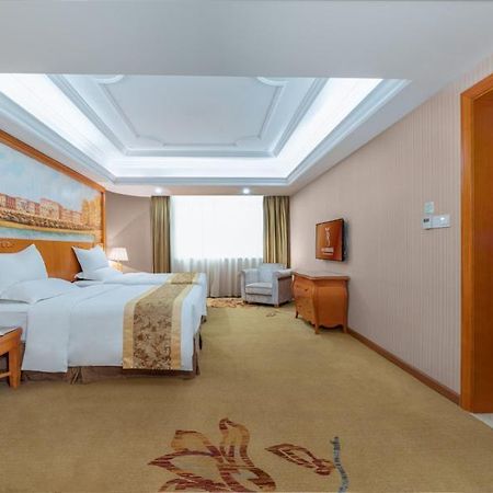 Vienna International Hotel Guigang Hecheng Road Exterior foto