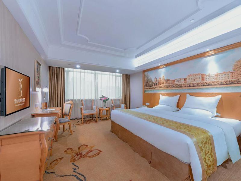 Vienna International Hotel Guigang Hecheng Road Exterior foto